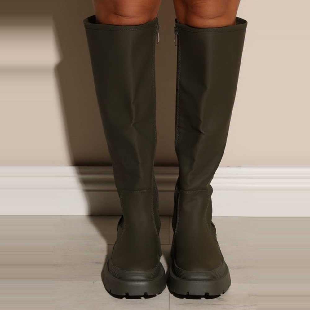 BOUTIQUE Olive Green Knee-High Chunky Sole Military Combat Flat Boots - Picture 3 of 11